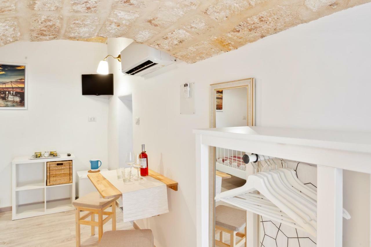 San Nicola Clemente Private Room Bari Exterior foto